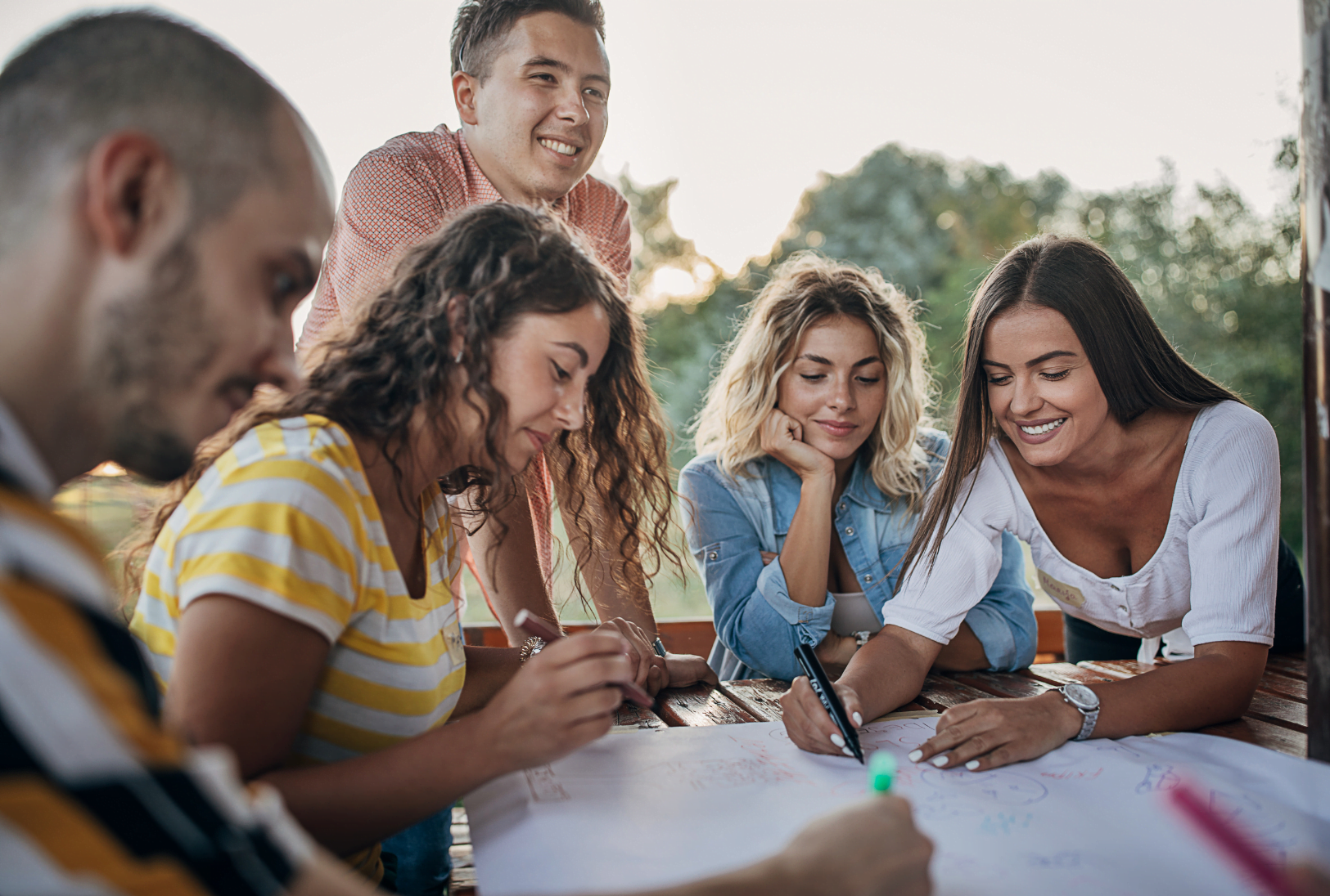 Une équipe s'amuse lors d'un séminaire d'entreprise