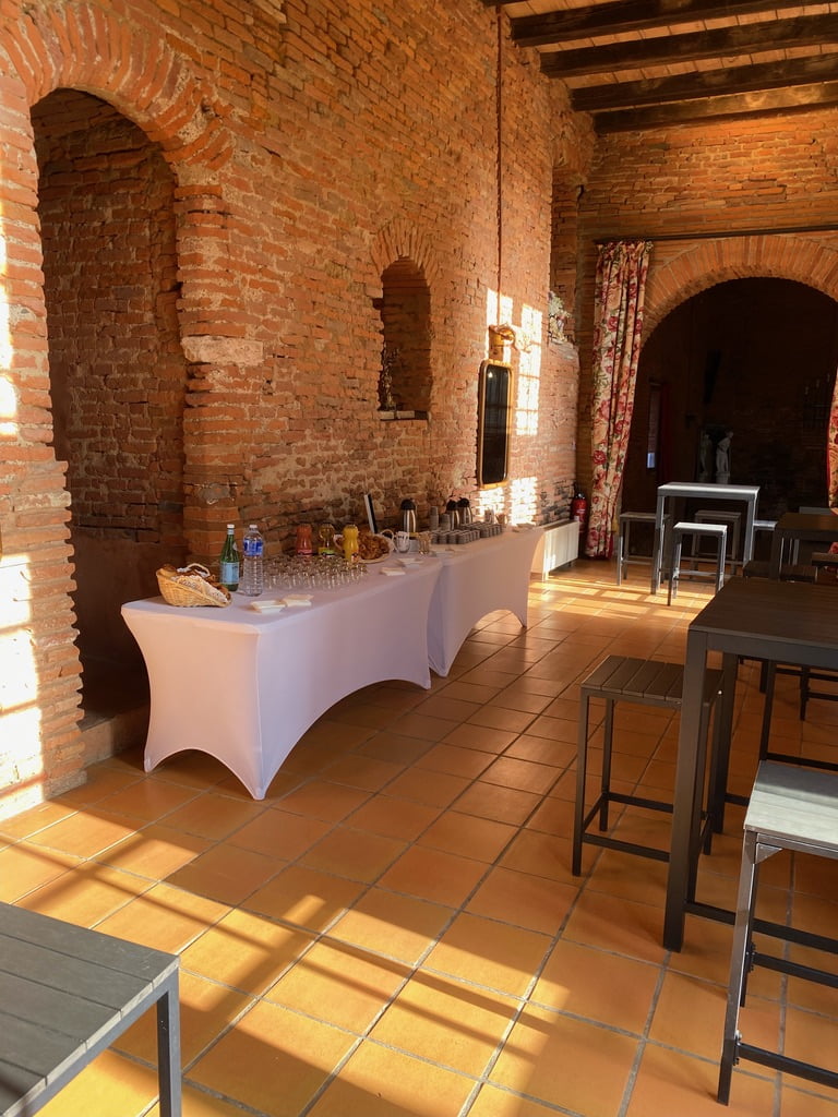 La galerie de la roseraie accueille un apéritif
