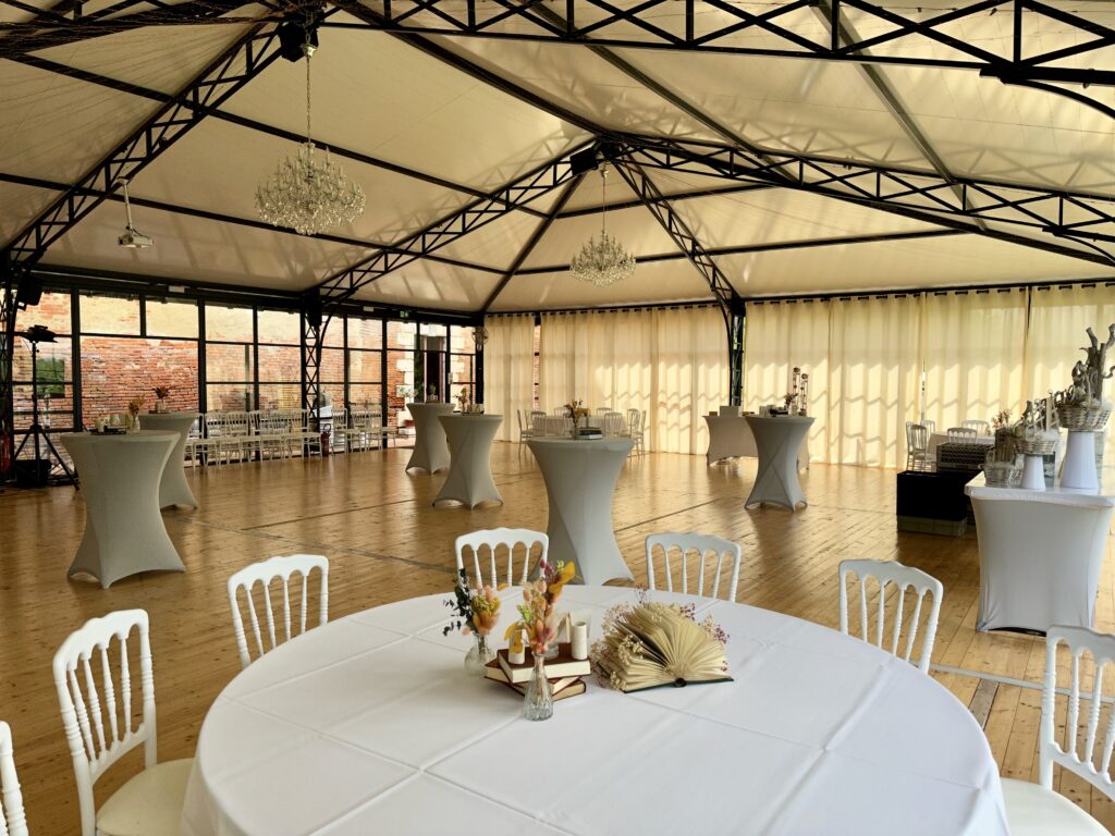 L'orangerie prête à accueillir les invités